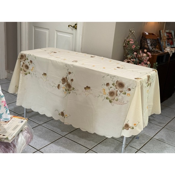 Other - Large Floral Tablecloth Scalloped Edge 74x94 Rectangular Cottage Style